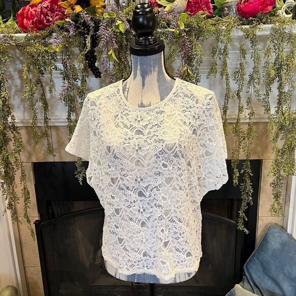 white lace t-shirt  - Picture 1 of 7